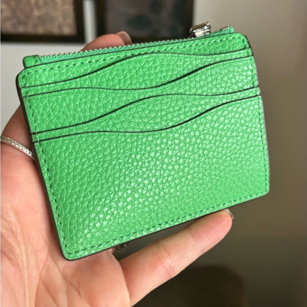 Authentic COACHTOPIA Green Leather zip top Card Holder with keychain - Picture 4 of 9